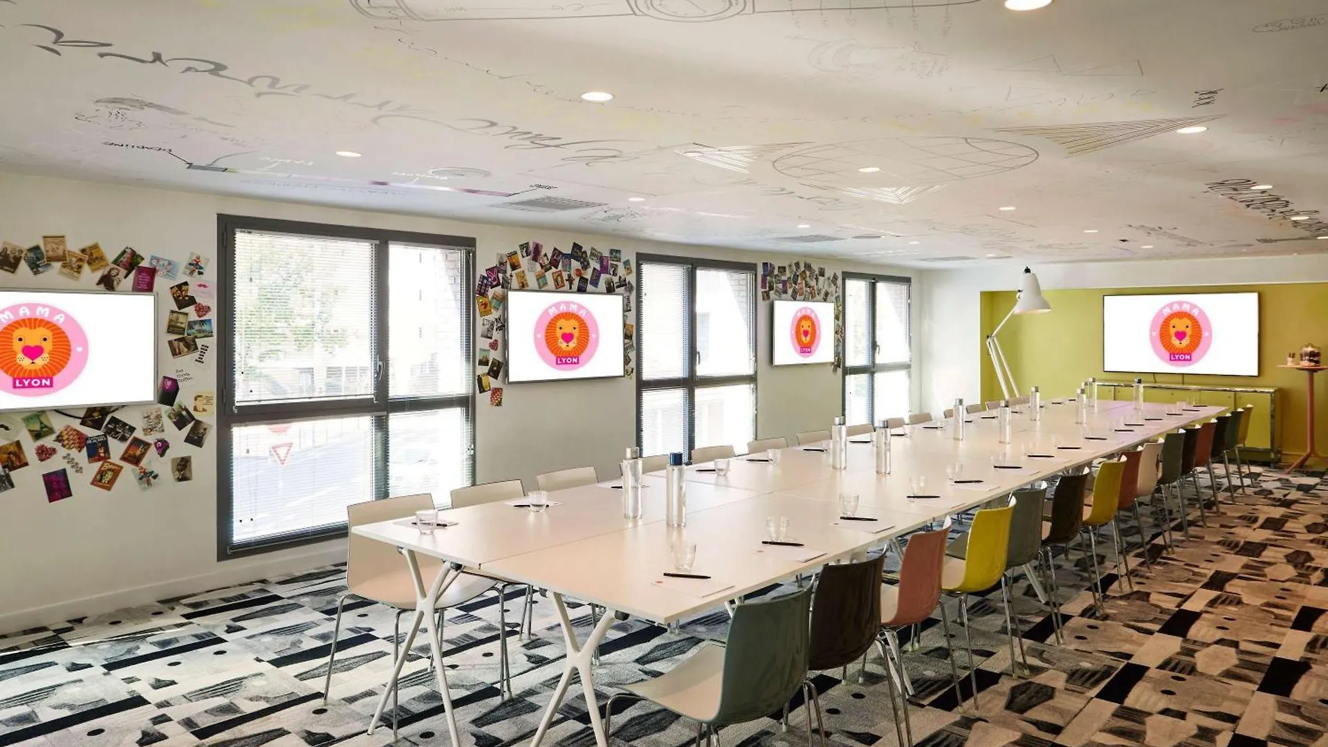 ***  Hotel Mama Shelter Lyon Francia